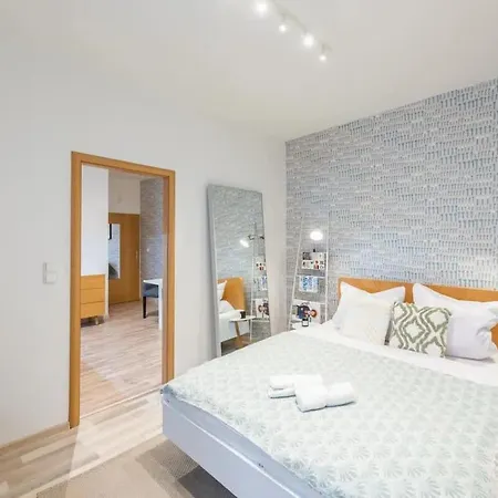 Apartamento Neat Cozy Old Town Retreat W Queen Bed