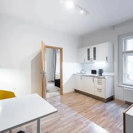 Apartamento Neat Cozy Old Town Retreat W Queen Bed *
