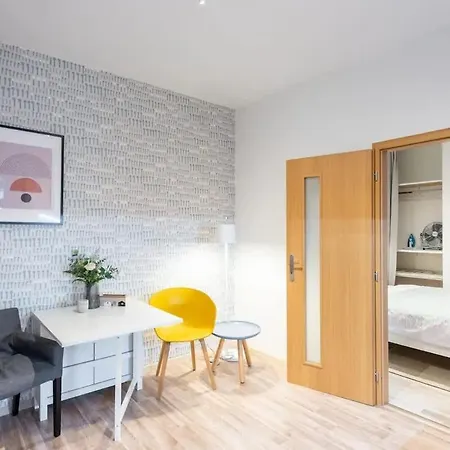 Apartamento Neat Cozy Old Town Retreat W Queen Bed *
